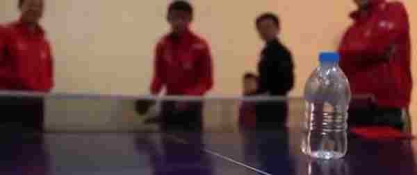中国队的花式乒乓球视频 张继科把杯子打掉那一下简直可怕
