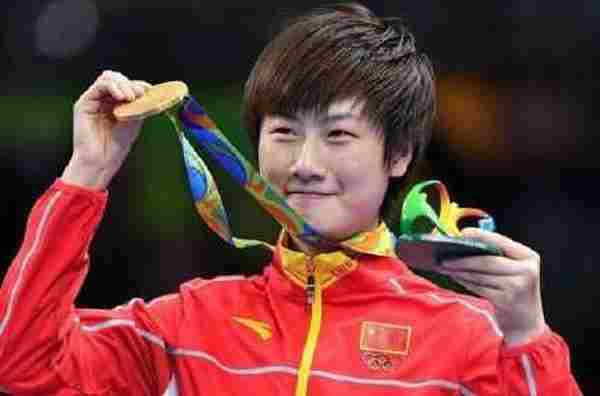 2016中国代表团丁宁入场视频回放 奥运闭幕式中国旗手是谁